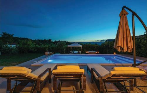 Three-bedroom Holiday Home In Krsan