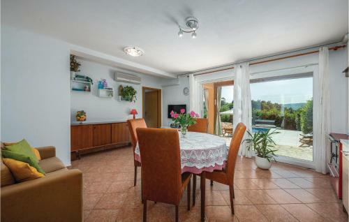 Three-bedroom Holiday Home In Krsan