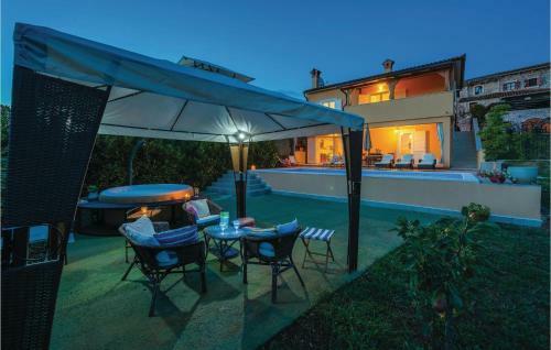Three-bedroom Holiday Home In Krsan