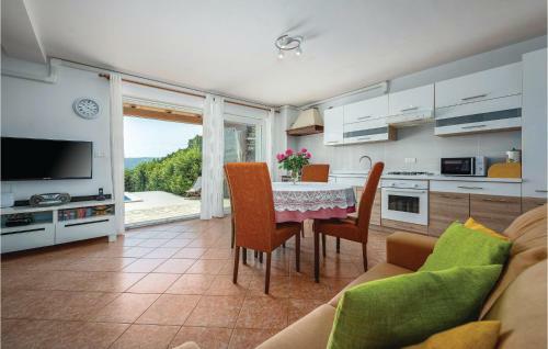 Three-bedroom Holiday Home In Krsan