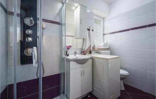 Three-bedroom Holiday Home In Krsan