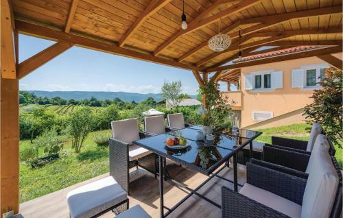 Three-bedroom Holiday Home In Krsan