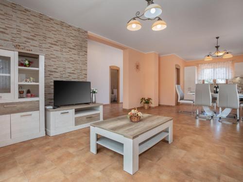 Holiday Home Dori - Lbn394