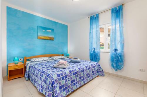 Delightful Villa With Pool For 6 Persons
