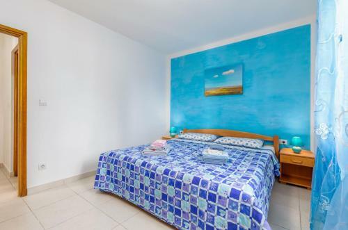 Delightful Villa With Pool For 6 Persons