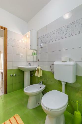 Delightful Villa With Pool For 6 Persons