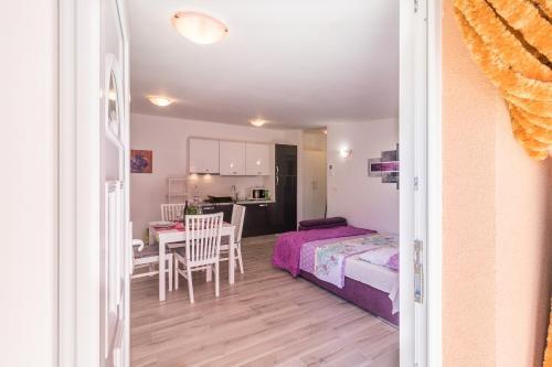 Apartments Ivica 1706