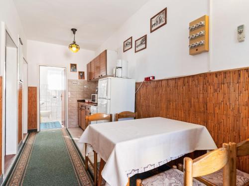 Decent Apartment In Li?njan With Balcony