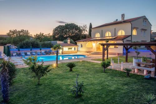 Hostal Via Flavia With Common Pool