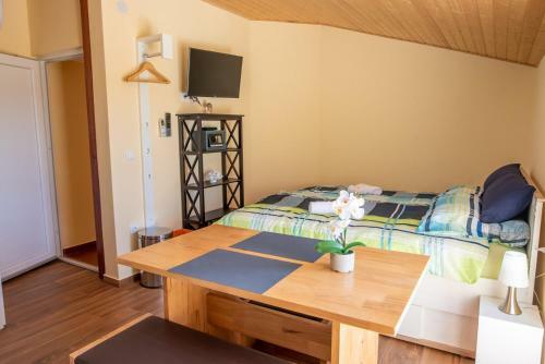 Hostal Via Flavia With Common Pool