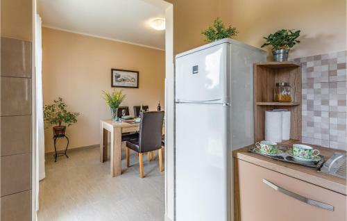 Two-bedroom Apartment In Liznjan