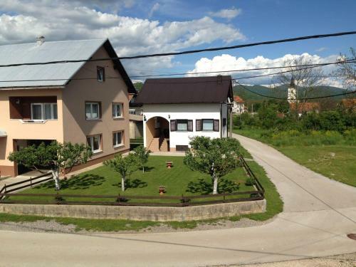 Spacious Holiday Home Near Lake In Lovinac