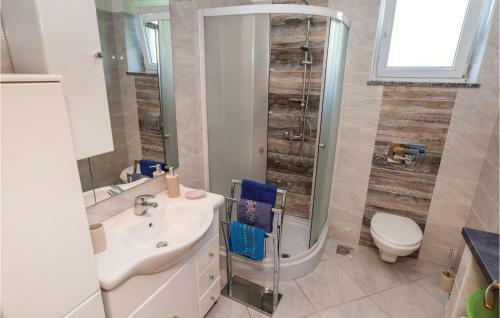 Awesome Apartment In Lovran W/ Wifi And 2 Bedrooms