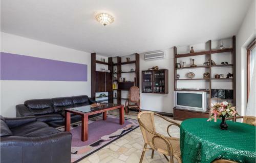 Four-bedroom Holiday Home In Lovran
