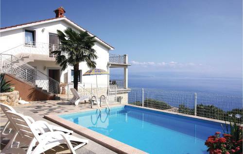 Four-bedroom Holiday Home In Lovran