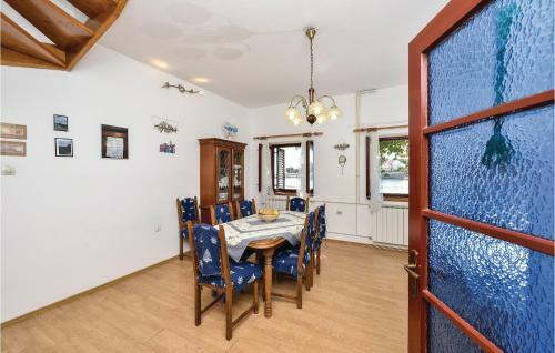 Three-bedroom Holiday Home In Lun
