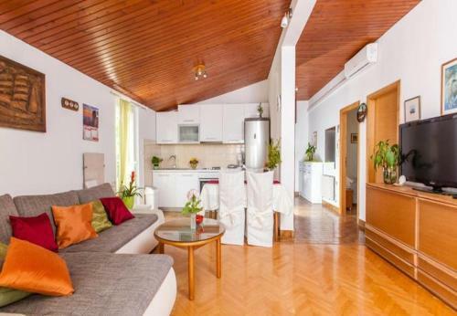 Apartments Jadro - 250m From Beach
