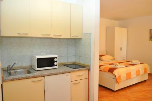 Apartments Ivi - Parking & Garden