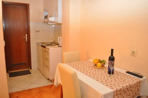 Hostal App & Rooms Ljuba - 130m From Sea