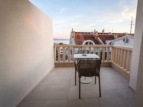 Blissful Apartment In Makarska With Swimming Pool