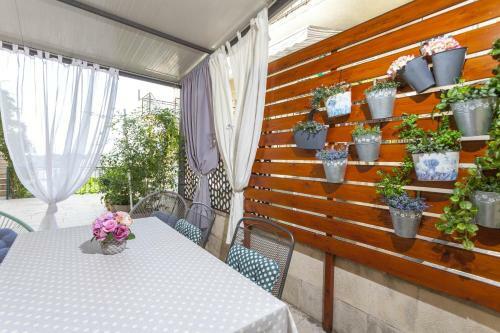 Apartments Maras