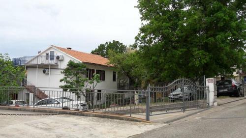 Apartment 4693-2 For Max. 4 Pers. In Malinska