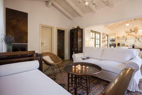 Luxury Traditional Villa With Pool
