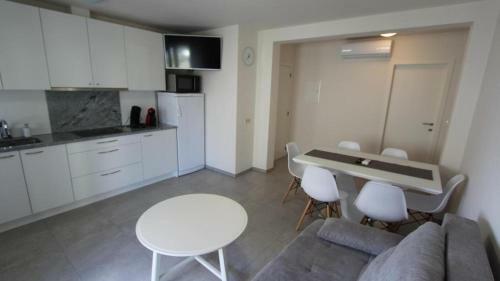Hostal Apartments Pivas