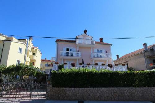 Hostal Apartments Ravli? Ana