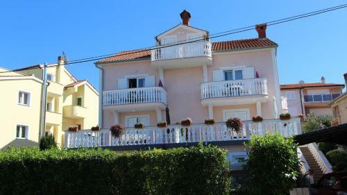 Hostal Apartments Ravli? Ana