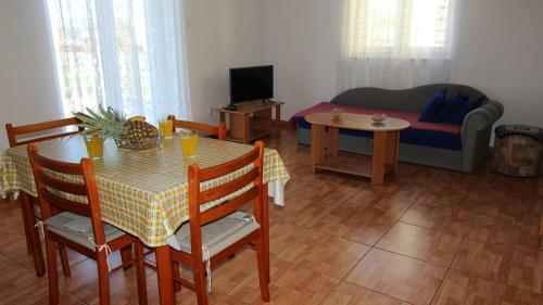 Hostal Apartments Ravli? Ana