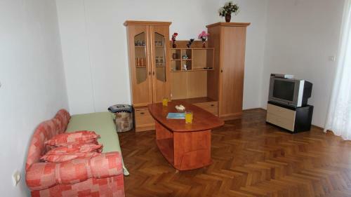 Hostal Apartments Ravli? Ana