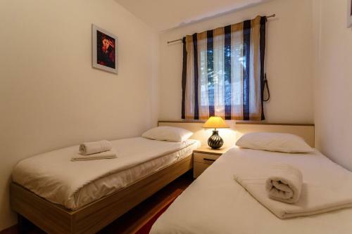Hostal Apartments Adria