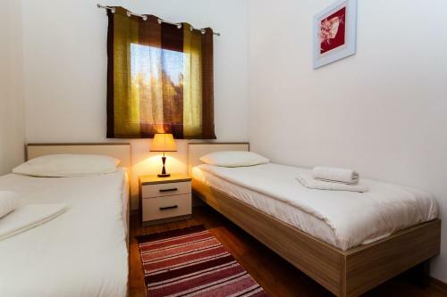 Hostal Apartments Adria
