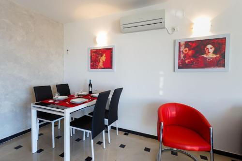 Hostal Apartments Adria