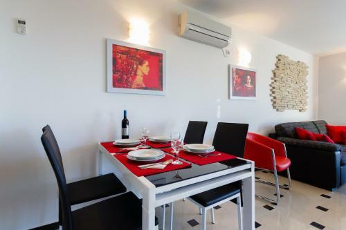 Hostal Apartments Adria