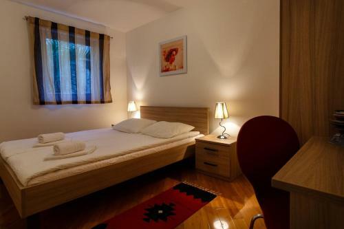 Hostal Apartments Adria