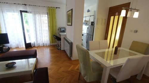 Hostal Apartments John