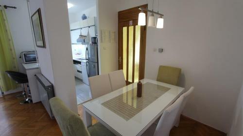 Hostal Apartments John