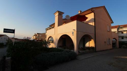 Hostal Apartments Vrbov?an