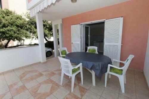 Apartments Uga2 - 70m From Beach