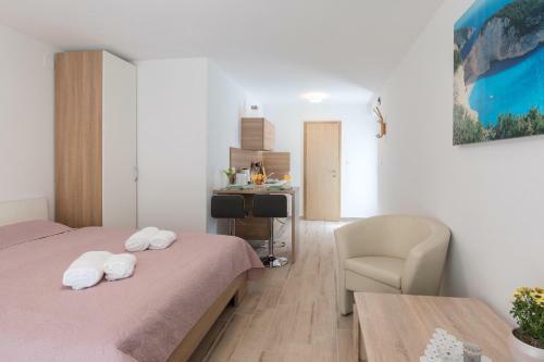 Hostal Apartments And Room Solis