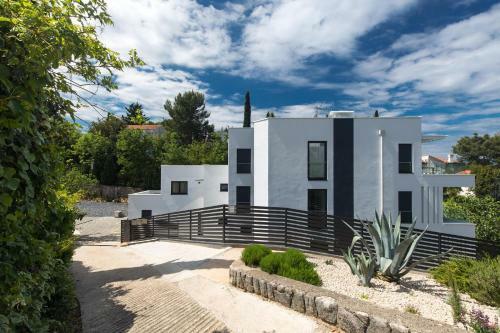 Hostal Apartments And Room Solis