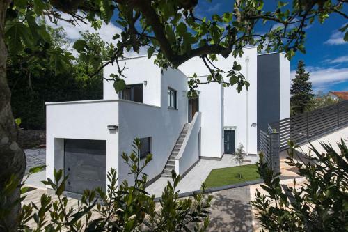 Hostal Apartments And Room Solis