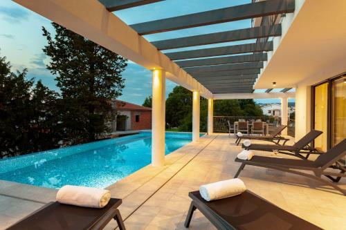 Luxury Villa Rivabel