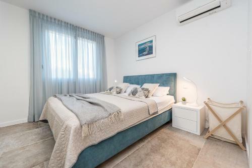 Bekina, Stylish Rooftop Pool Apartment