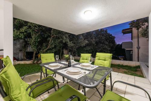 Bekina, Stylish Rooftop Pool Apartment