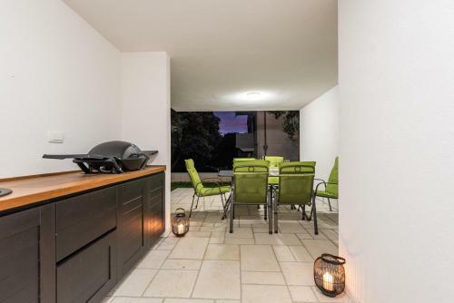 Bekina, Stylish Rooftop Pool Apartment