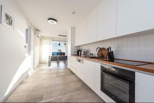 Bekina, Stylish Rooftop Pool Apartment