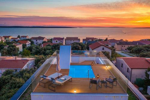 Bekina, Stylish Rooftop Pool Apartment